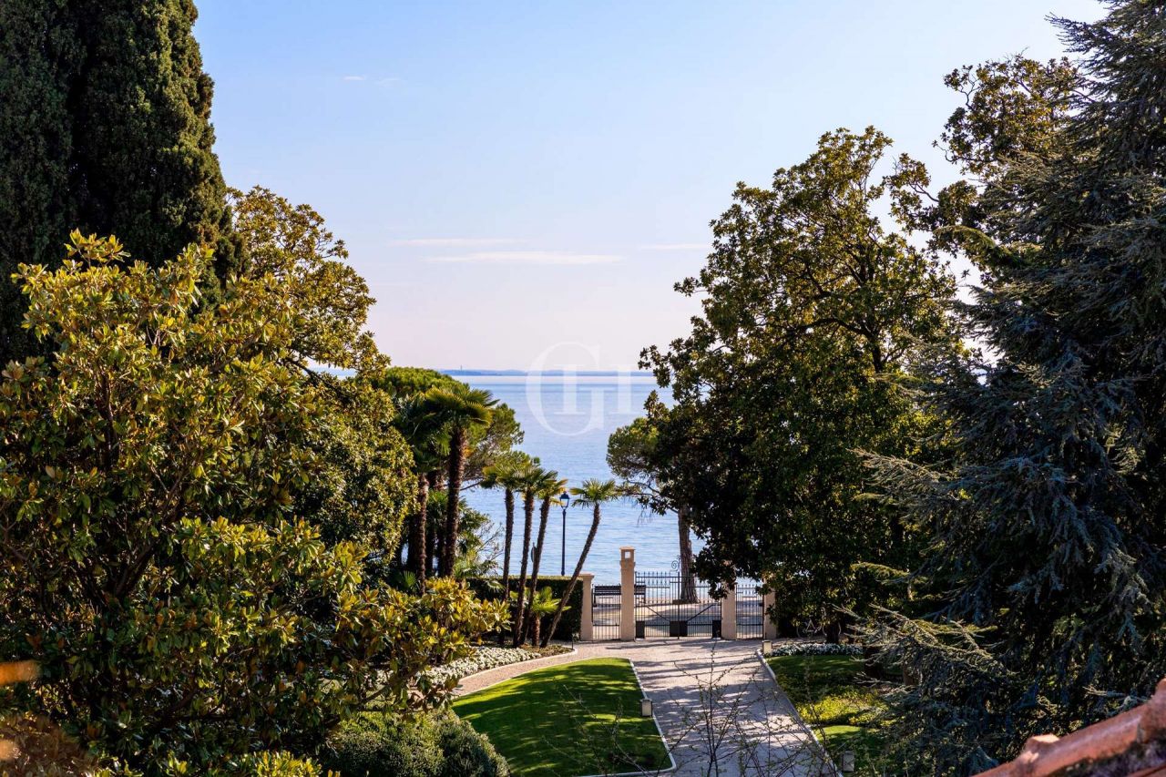 Villa on Lake Garda, Italy, 121 sq.m - picture 1