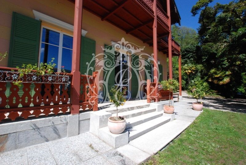 Villa on Lake Maggiore, Italy, 850 sq.m - picture 1