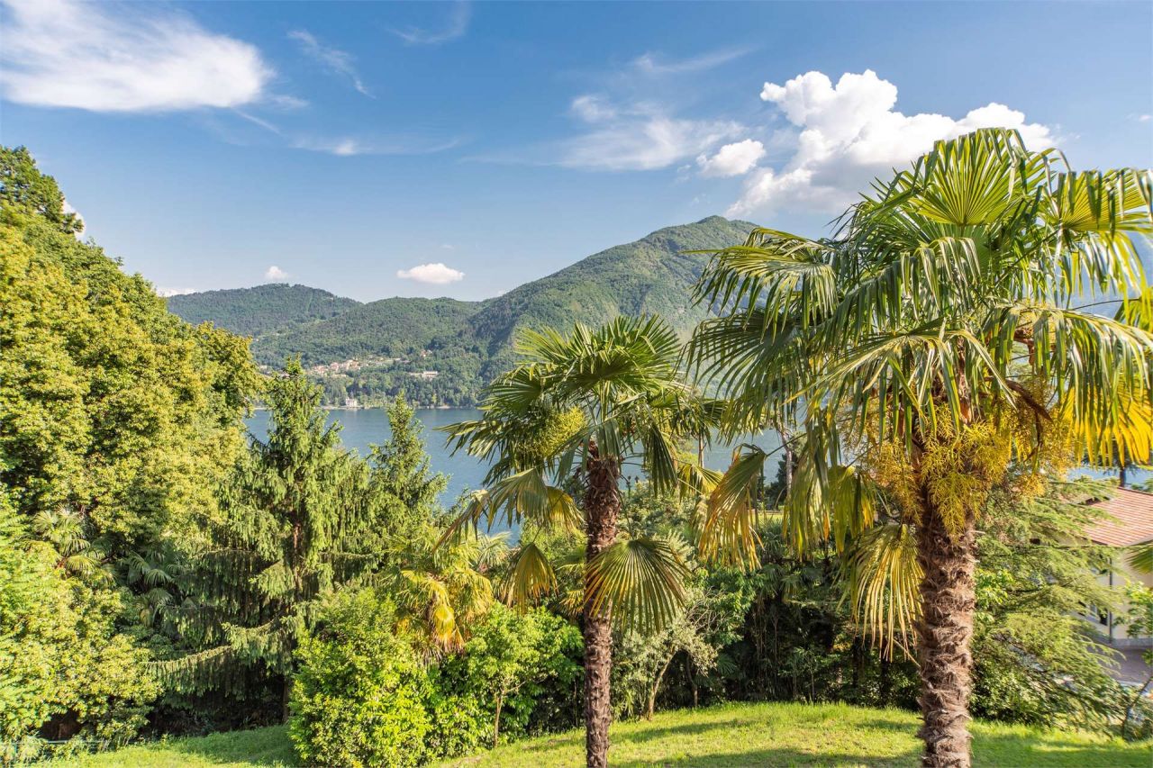 Villa on Lake Como, Italy, 204 sq.m - picture 1