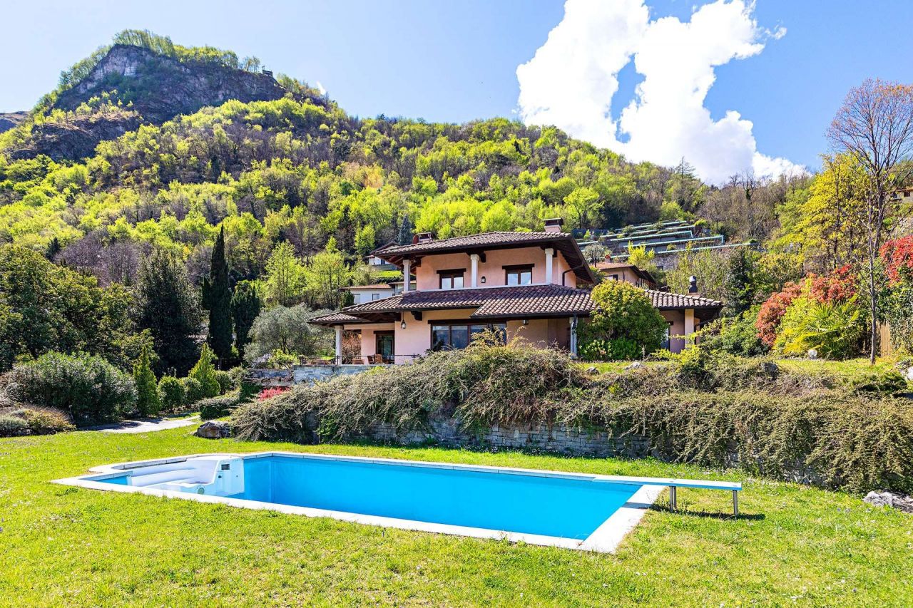 Villa on Lake Como, Italy, 187.08 sq.m - picture 1