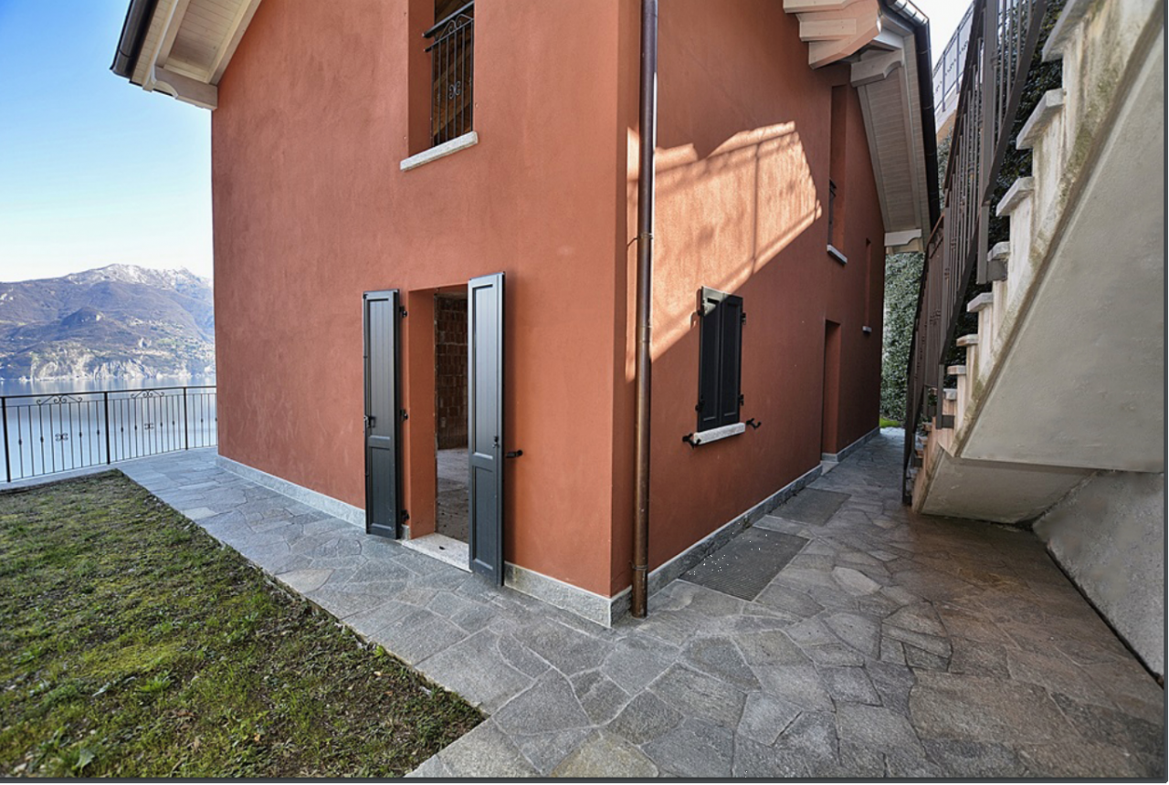 Villa on Lake Como, Italy, 300 sq.m - picture 1