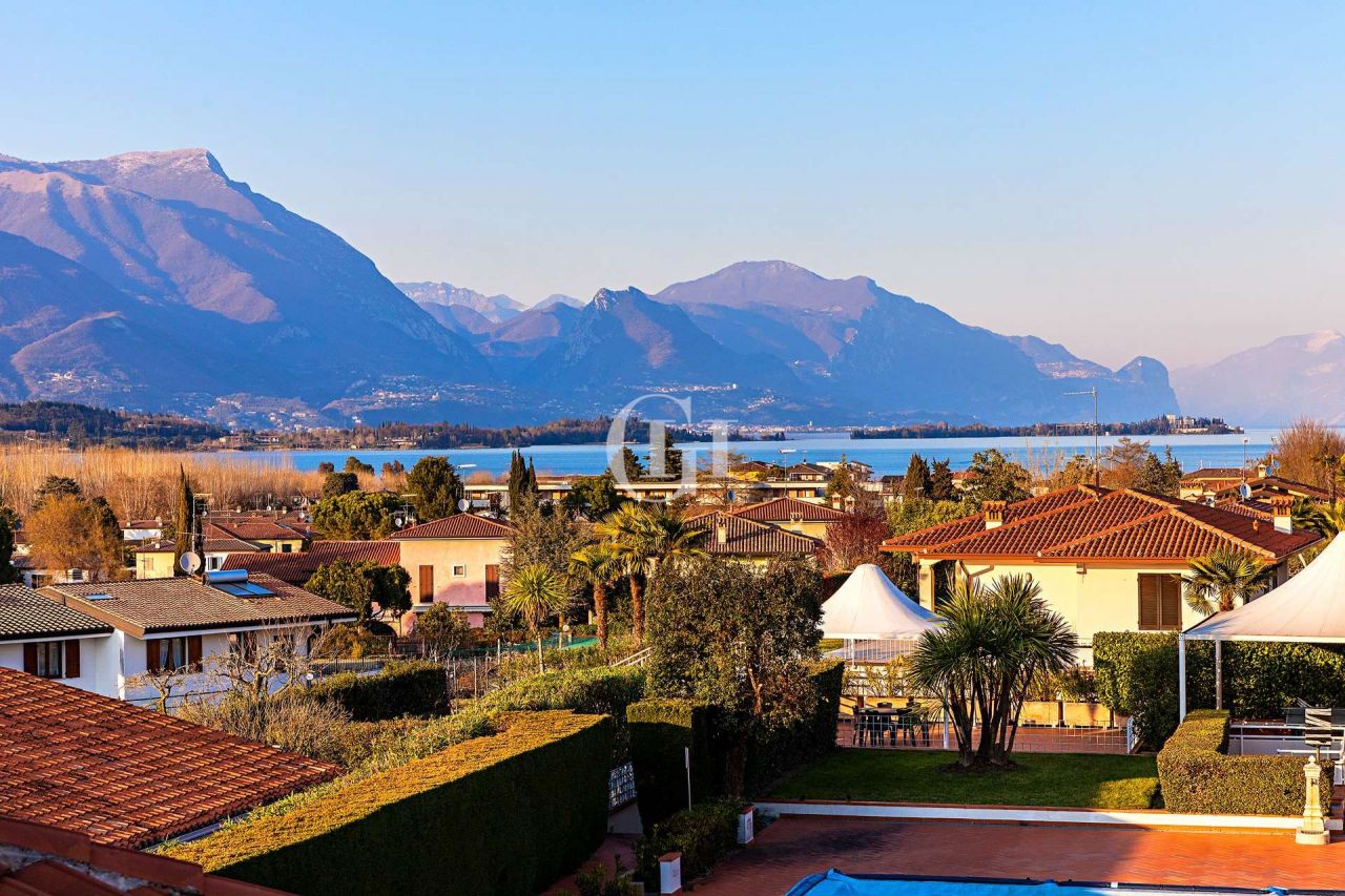 Flat on Lake Garda, Italy, 90 sq.m - picture 1