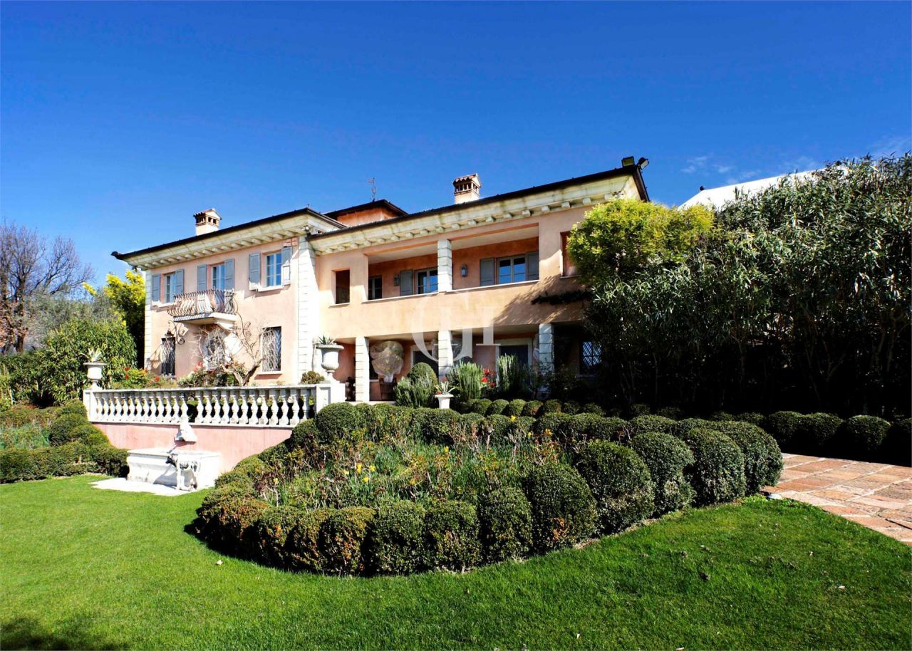 Mansion on Lake Garda, Italy, 700 sq.m - picture 1