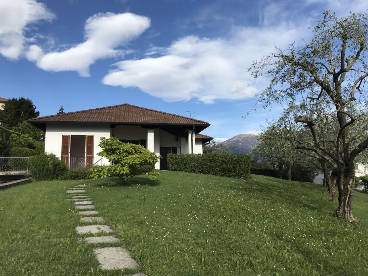 Villa in Tremezzo, Italy, 300 sq.m - picture 1