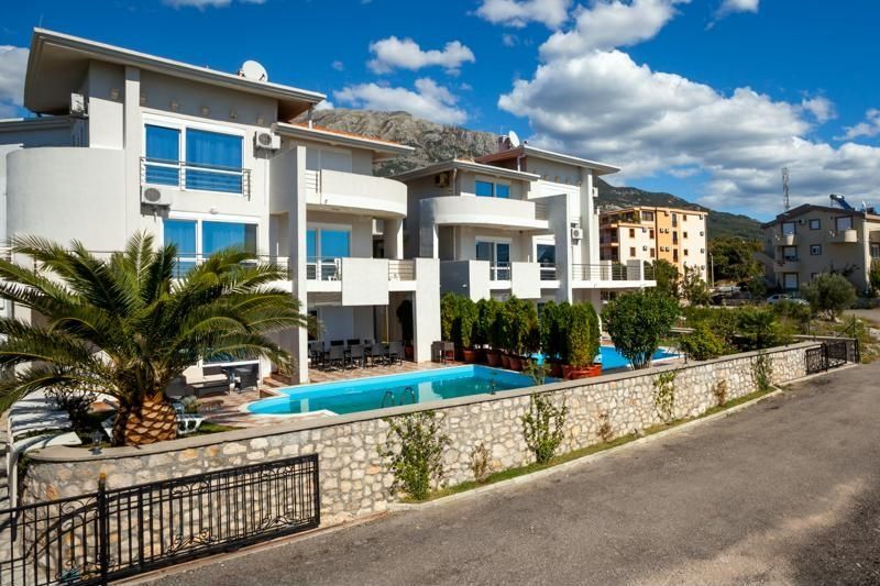 Villa in Dobra Voda, Montenegro, 370 m2 - Foto 1