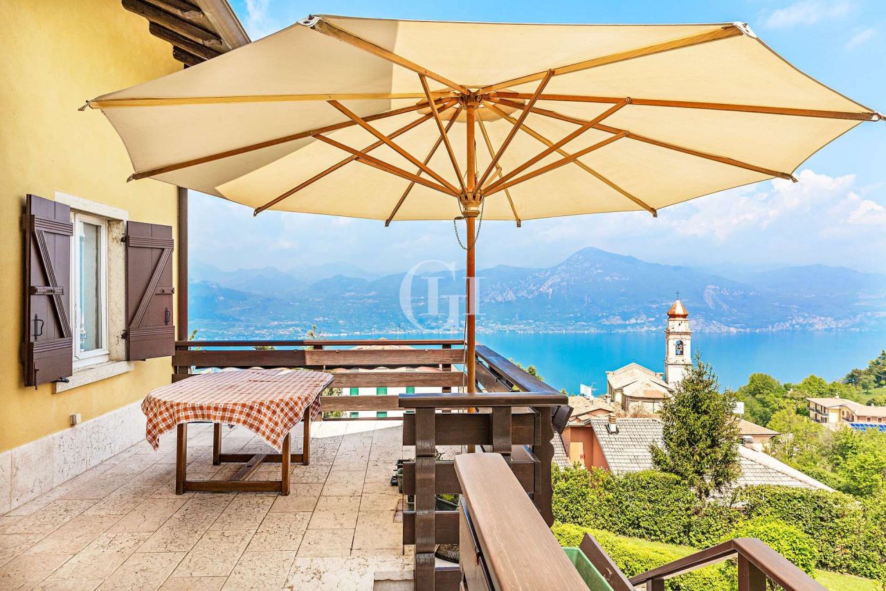 Villa on Lake Garda, Italy, 380 sq.m - picture 1
