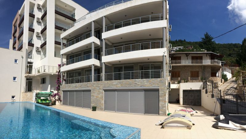 Casa en Dobra Voda, Montenegro, 924 m2 - imagen 1