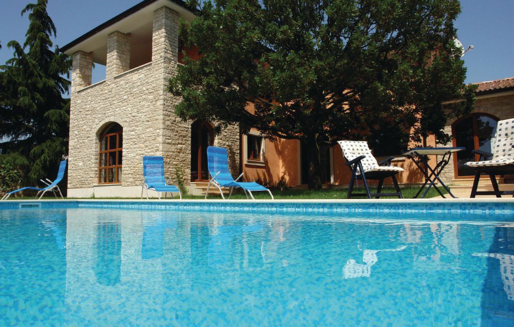 Villa in Peroj, Croatia, 399 sq.m - picture 1