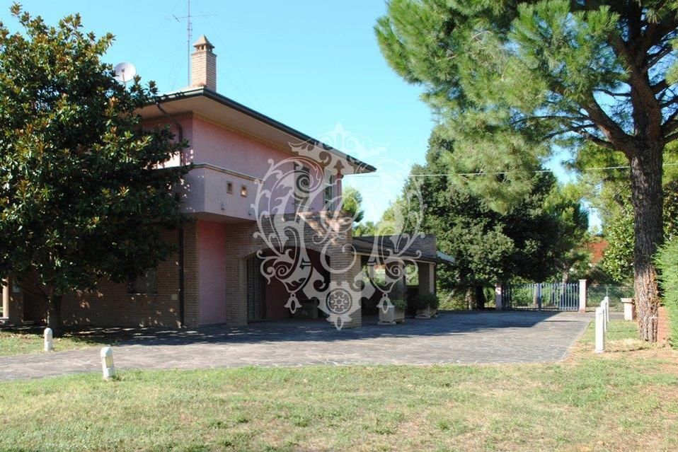 Villa in Marotta, Italy, 300 sq.m - picture 1