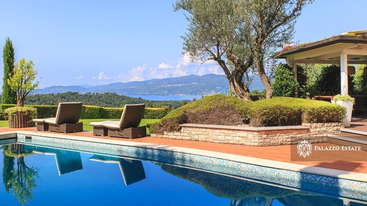 Villa on Lake Maggiore, Italy, 550 sq.m - picture 1