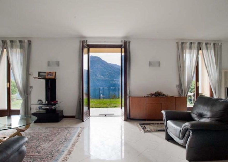 Villa in Valsolda, Italy, 295 sq.m - picture 1