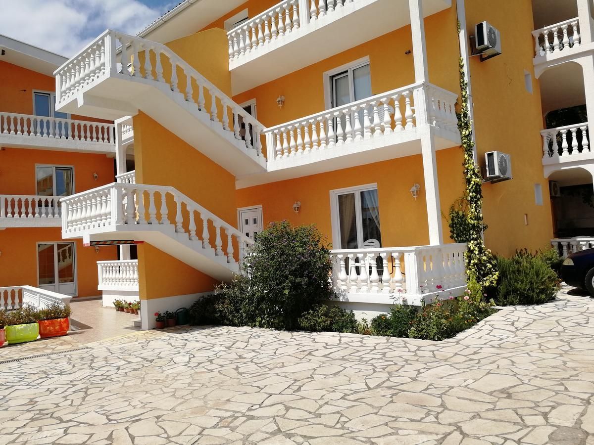Hotel in Sutomore, Montenegro, 650 sq.m - picture 1
