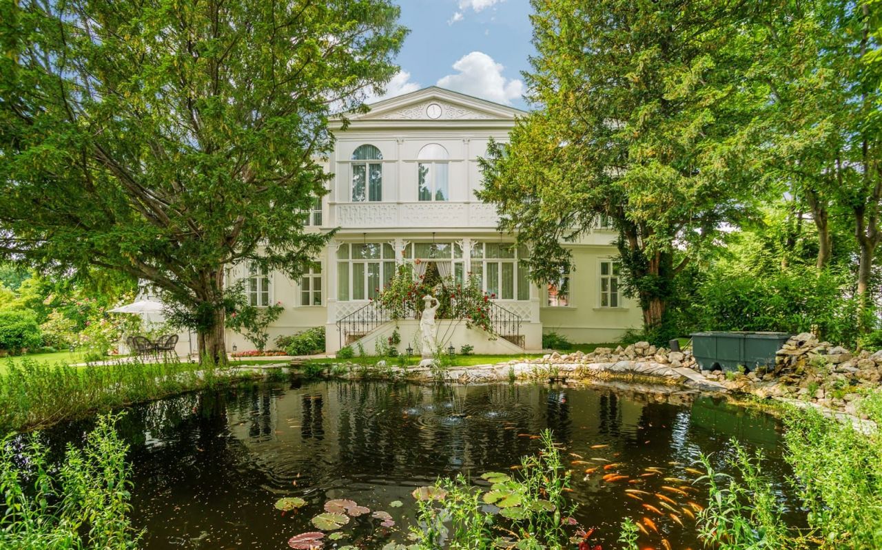 Villa in Vienna, Austria, 678 sq.m - picture 1