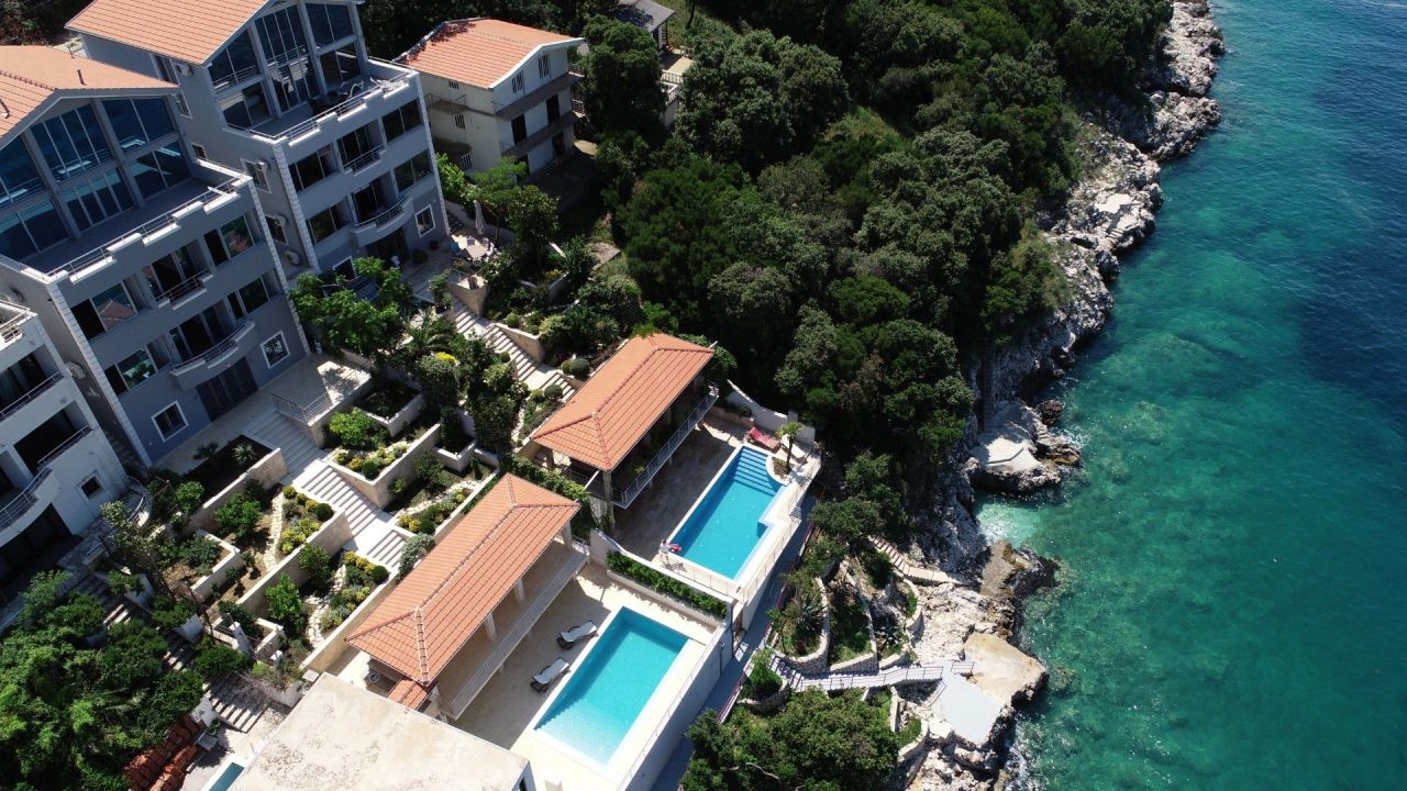 Villa en Utjeha, Montenegro, 396 m2 - imagen 1