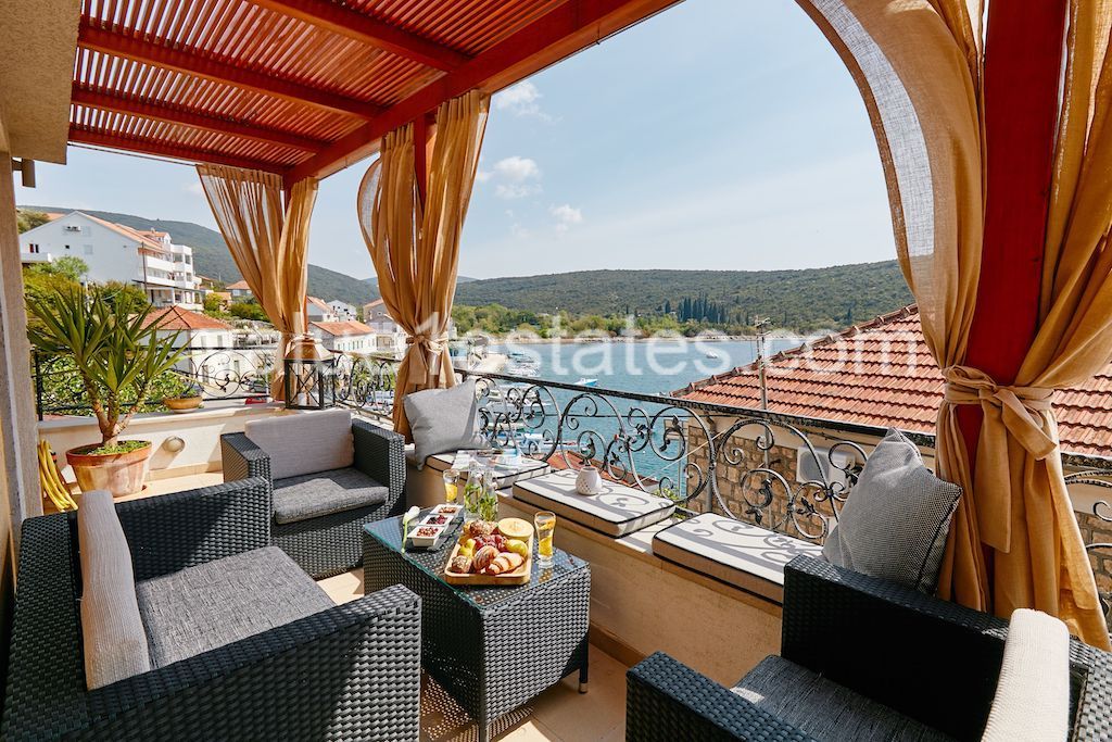 Villa in Bigova, Montenegro, 266 sq.m - picture 1