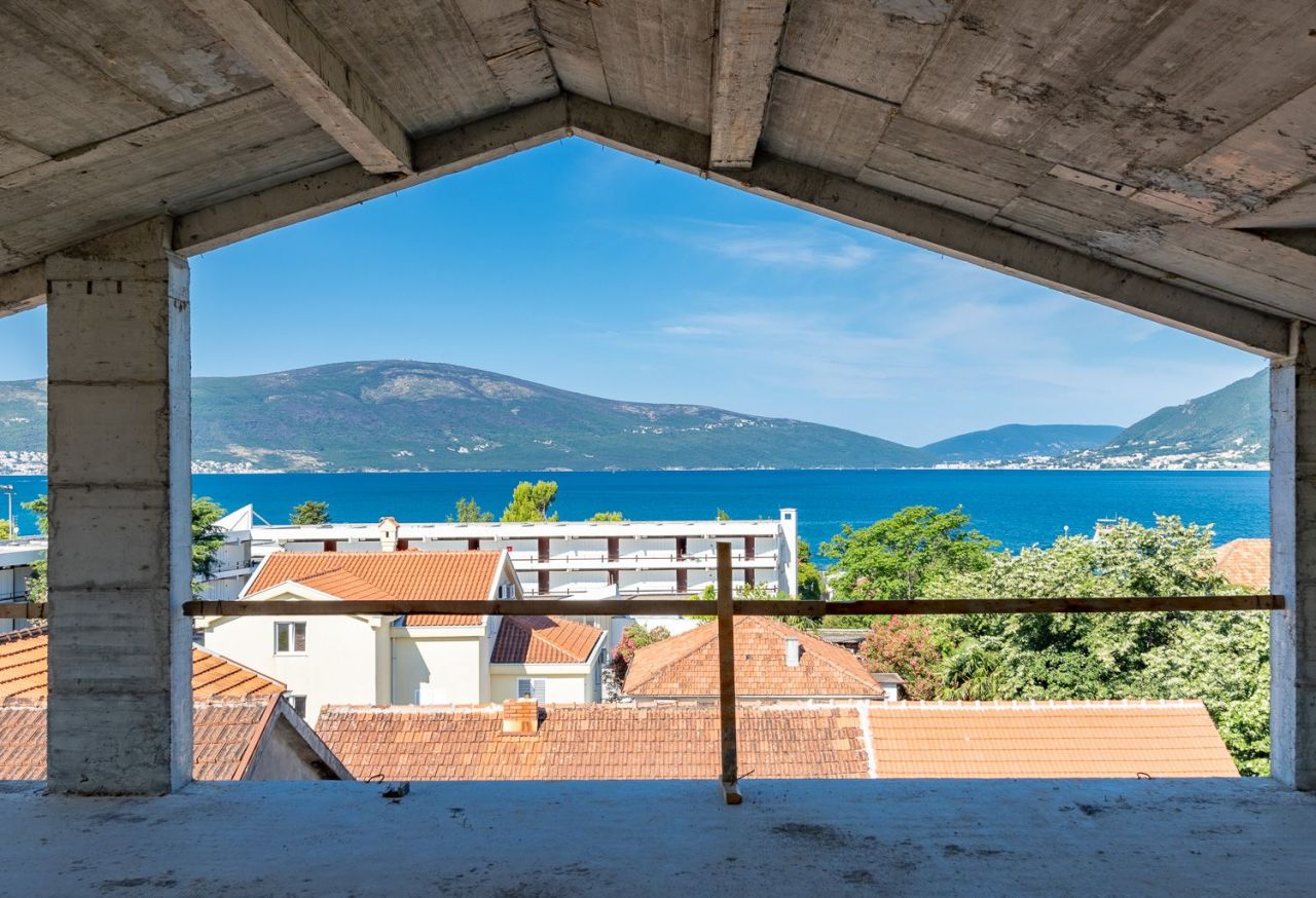 Commercial property in Lastva, Montenegro, 21 sq.m - picture 1