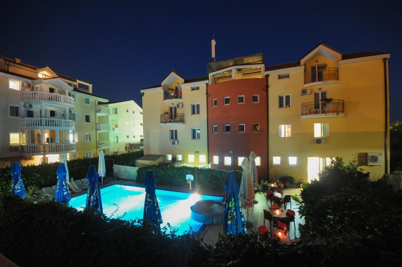 Hotel en Budva, Montenegro, 1 150 m2 - imagen 1