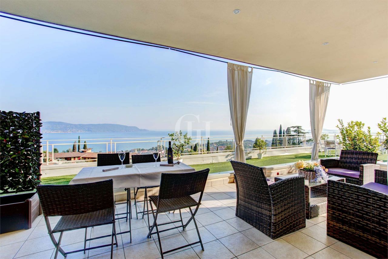 Penthouse on Lake Garda, Italy, 67 sq.m - picture 1