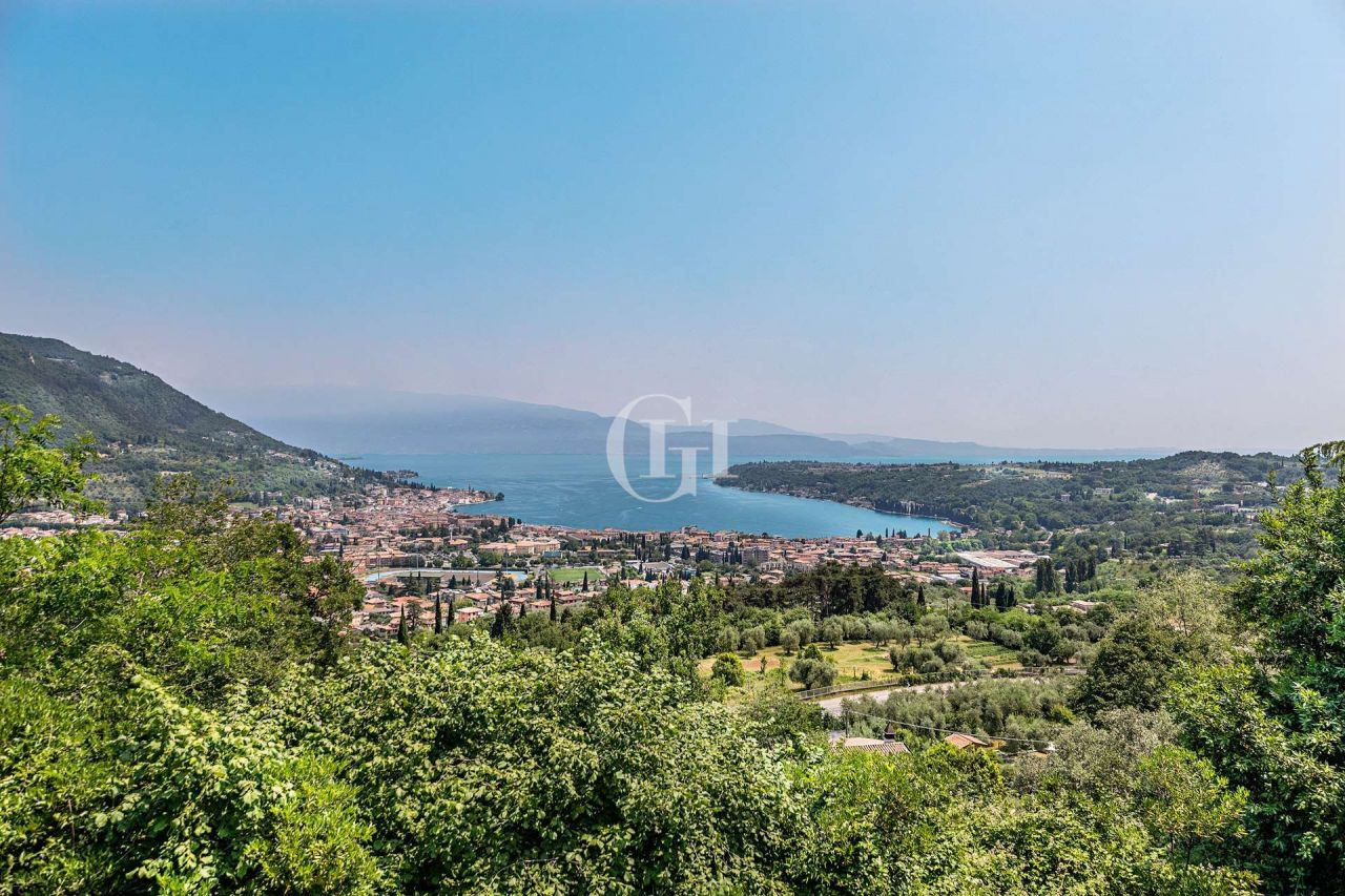Villa on Lake Garda, Italy, 102 sq.m - picture 1