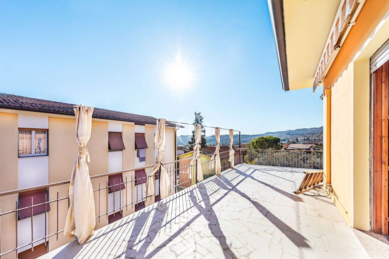 Apartment on Lake Garda, Italy, 103 sq.m - picture 1