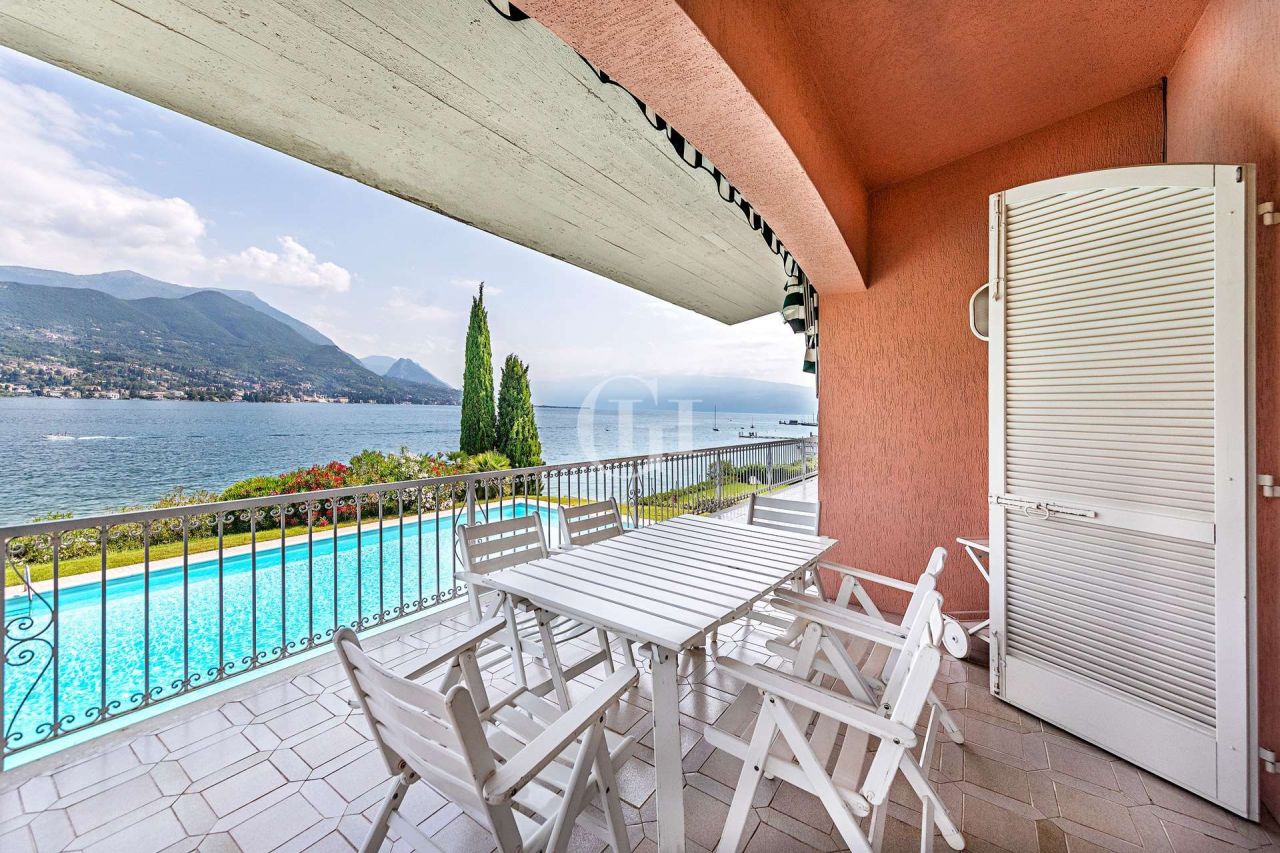 Villa on Lake Garda, Italy, 264 sq.m - picture 1