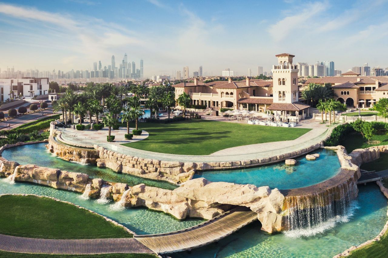 Land in Dubai, UAE, 1 104 sq.m - picture 1