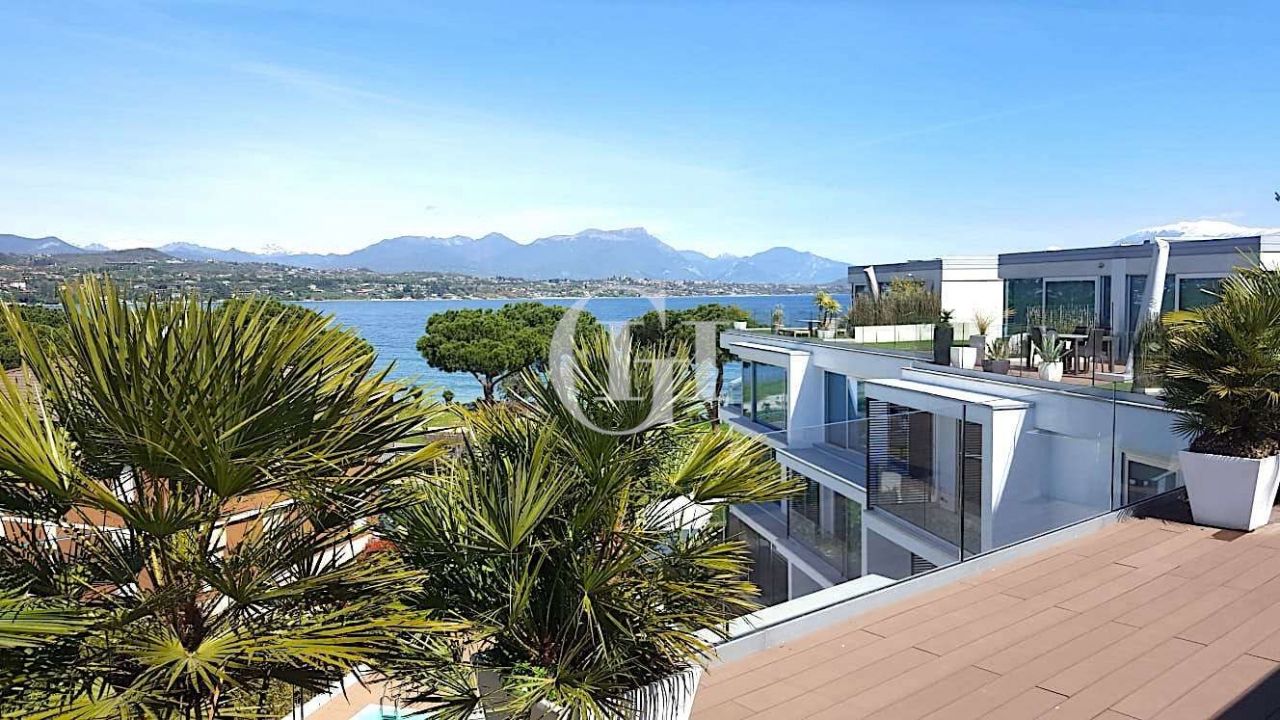 Penthouse on Lake Garda, Italy, 150 sq.m - picture 1