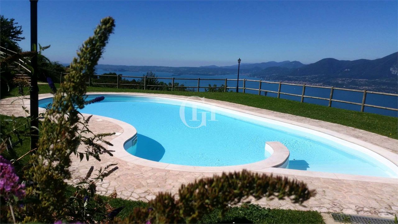 Flat on Lake Garda, Italy, 75 sq.m - picture 1