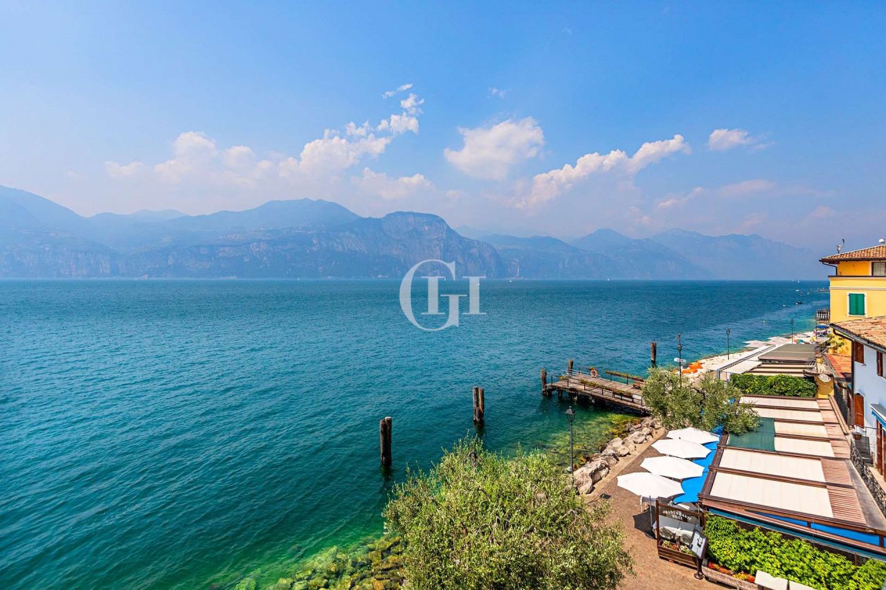 Hotel on Lake Garda, Italy, 500 sq.m - picture 1