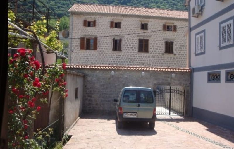 Villa in Stoliw, Montenegro, 327 m2 - Foto 1