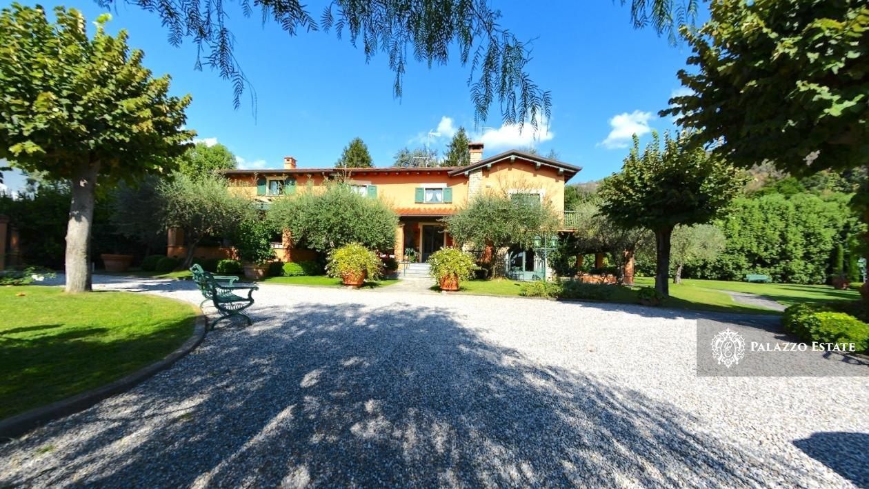 Villa in Pietrasanta, Italy, 700 sq.m - picture 1