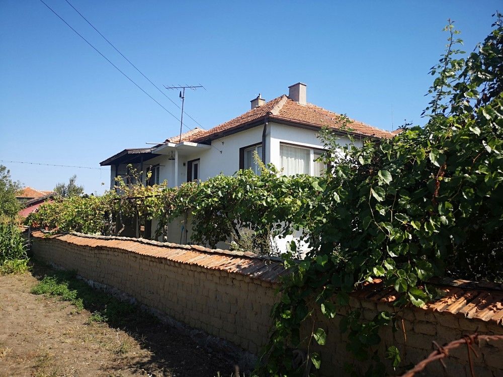Haus in Jambol, Bulgarien, 140 m2 - Foto 1