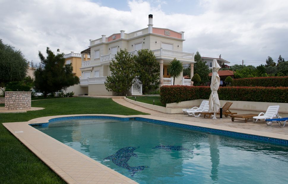 Villa in Loutraki, Greece, 300 sq.m - picture 1