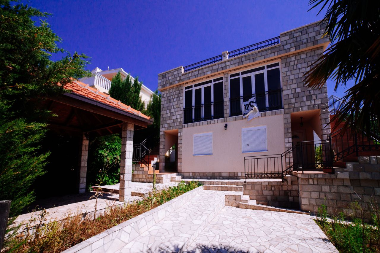 House in Utjeha, Montenegro, 210 sq.m - picture 1