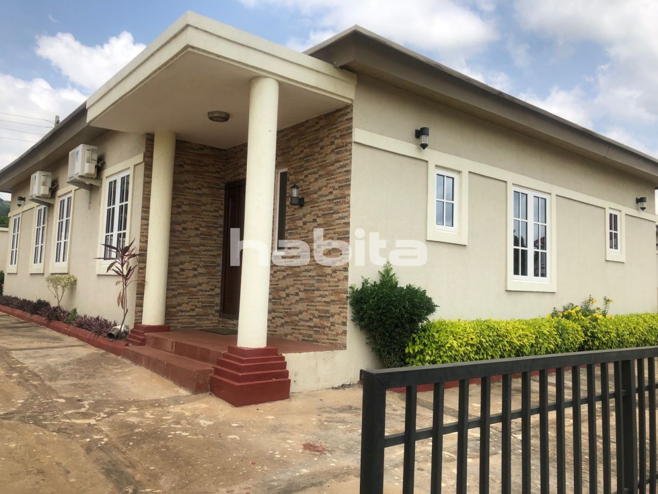 House Ayi Mensah, Ghana, 200 sq.m - picture 1