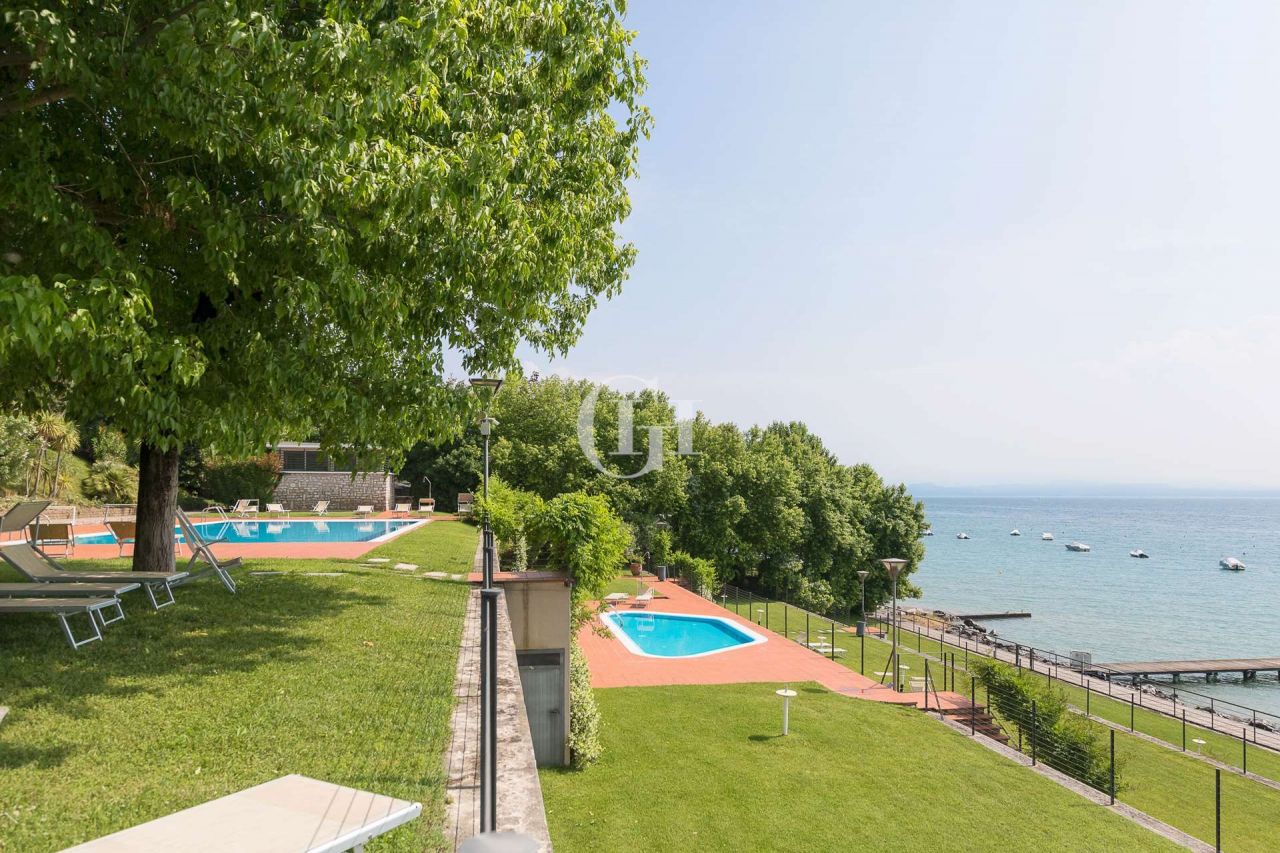 Flat on Lake Garda, Italy, 60 sq.m - picture 1