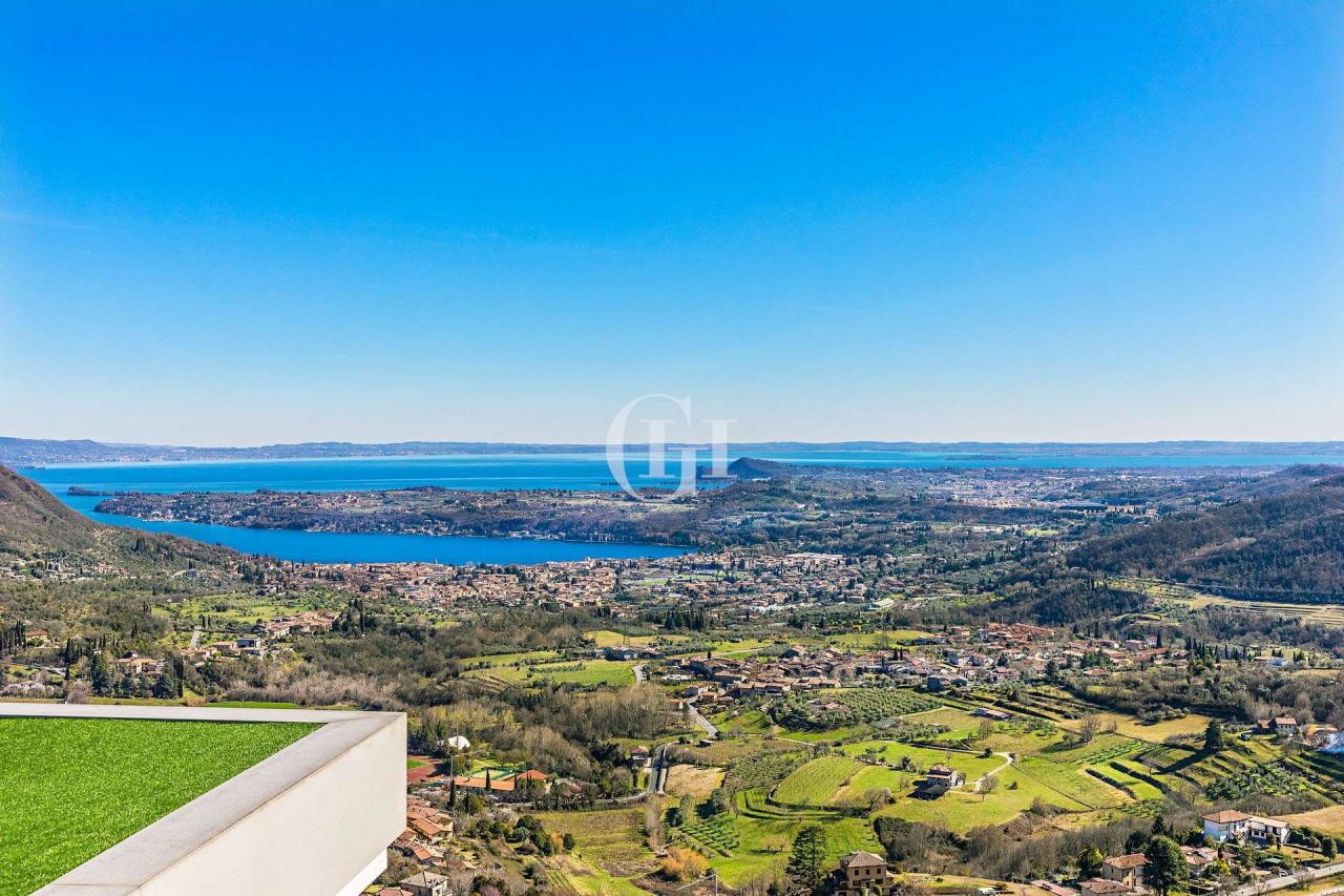 Villa por Lago de Garda, Italia, 370 m2 - imagen 1