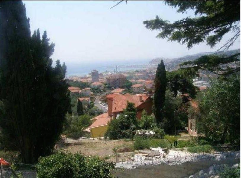 Land in Imperia, Italy, 1 500 sq.m - picture 1