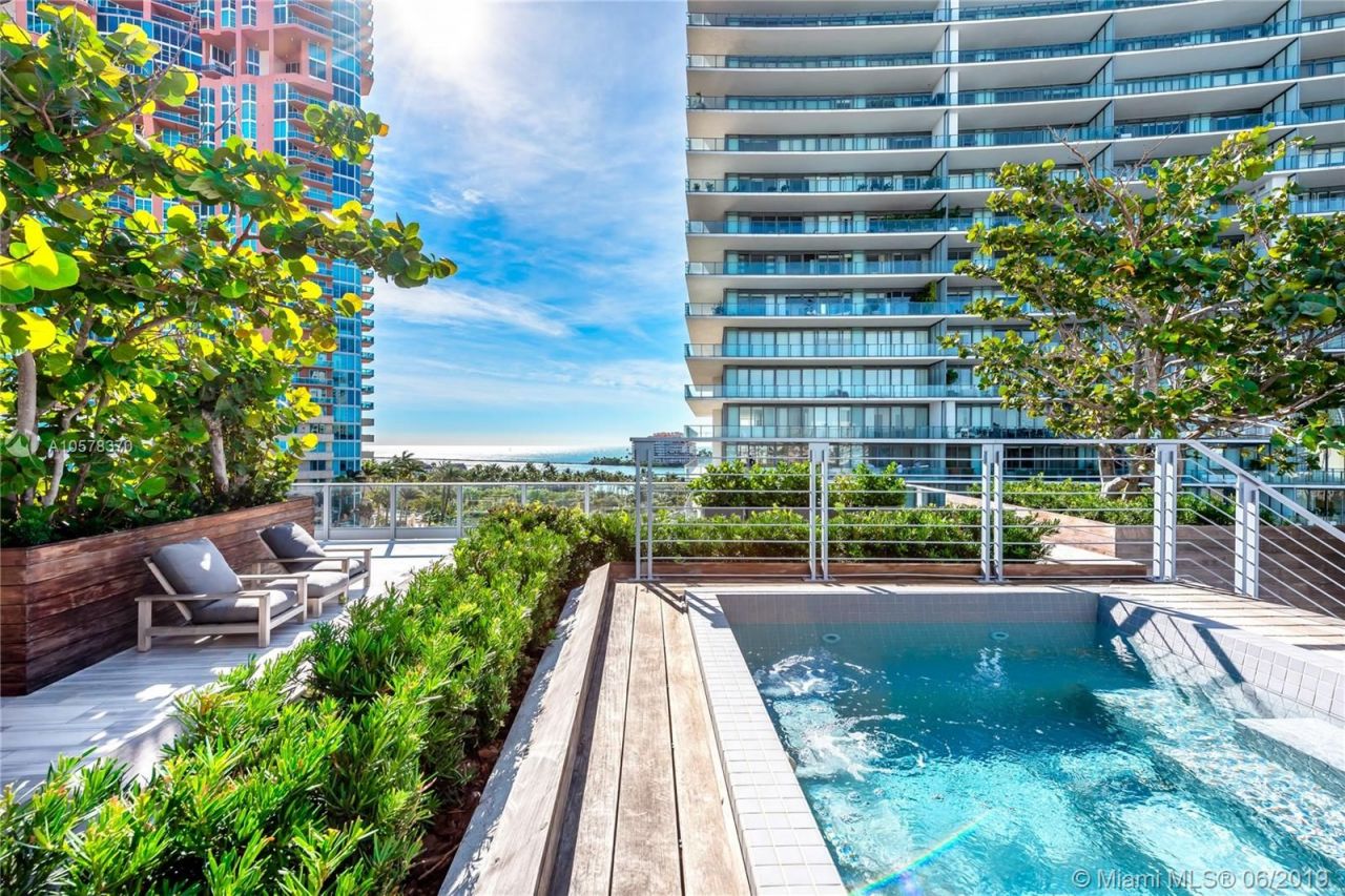 Penthouse à Miami, États-Unis, 2 600 m2 - image 1