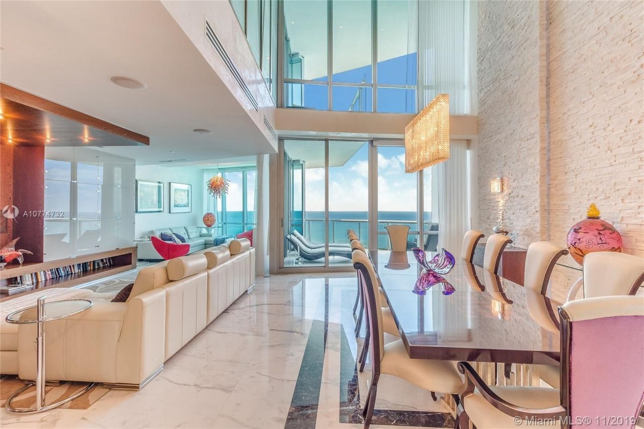 Penthouse in Miami, USA, 400 sq.m - picture 1