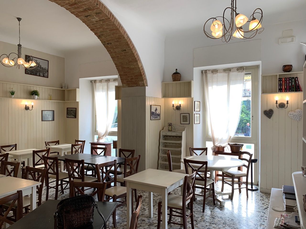 Cafe, restaurant in San Remo, Italy, 100 sq.m - picture 1