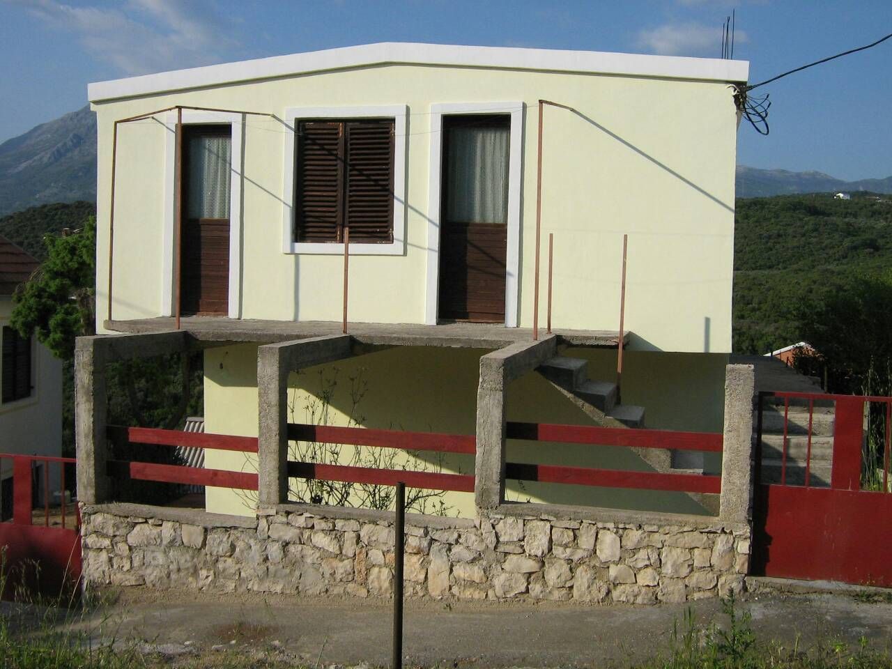 Haus in Utjeha, Montenegro, 92 m2 - Foto 1