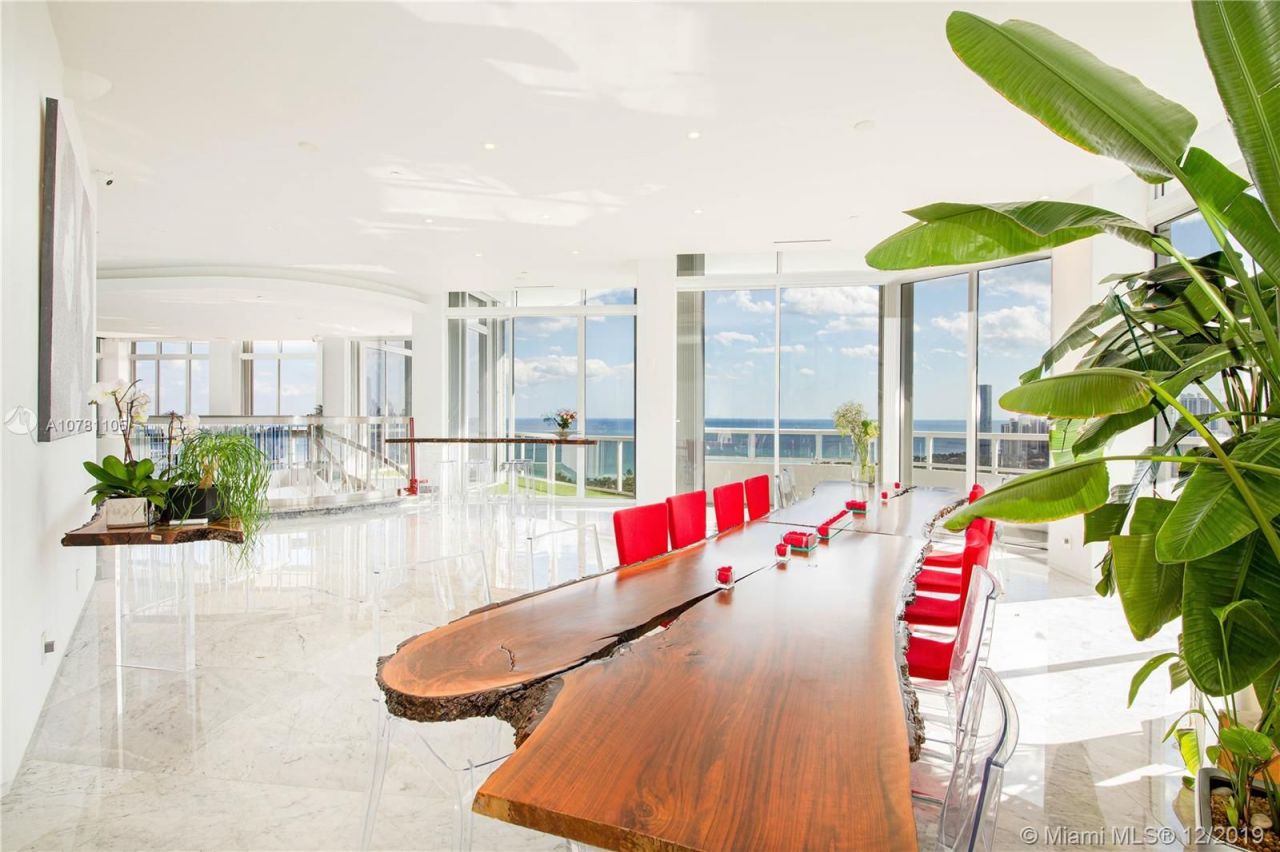 Penthouse in Miami, USA, 700 sq.m - picture 1