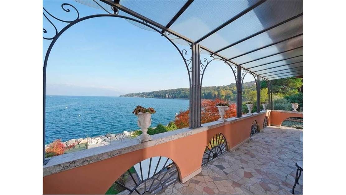 Villa on Lake Garda, Italy, 200 m² - picture 1