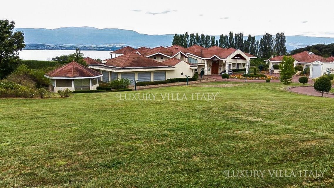 Villa in Geneva, Switzerland, 6 000 sq.m - picture 1