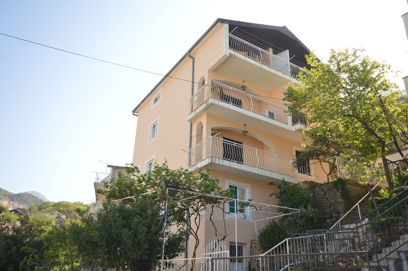 Haus in Herceg-Novi, Montenegro, 285 m2 - Foto 1