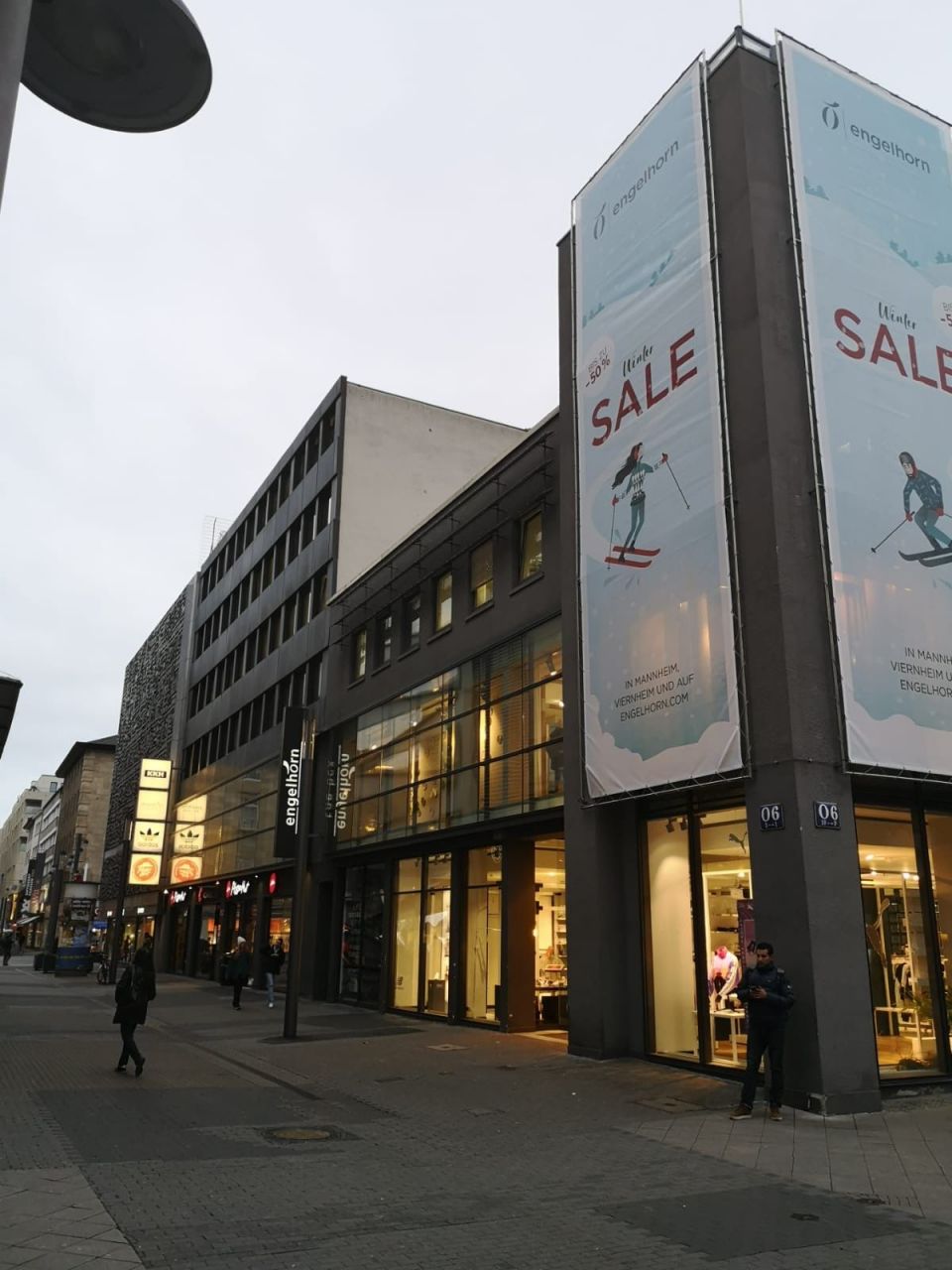 Commercial property in Mannheim, Germany, 2 500 sq.m - picture 1