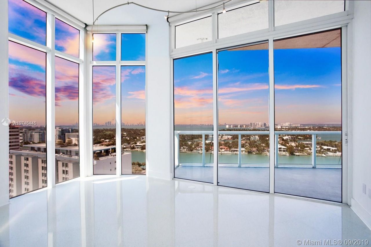 Penthouse à Miami, États-Unis, 100 m2 - image 1