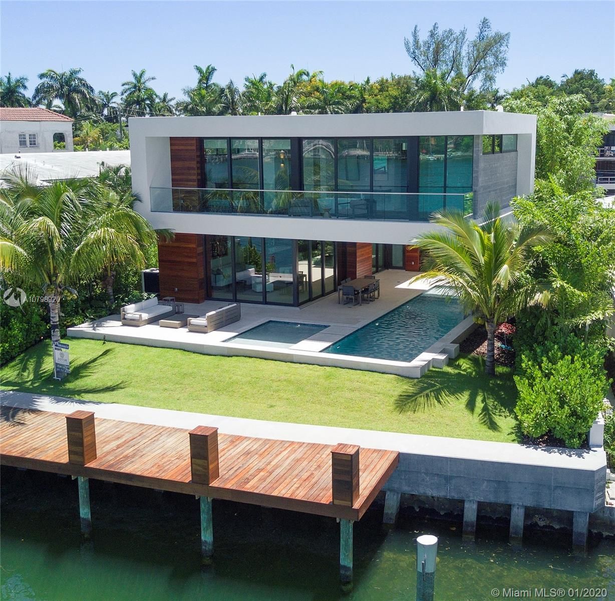 Villa en Miami, Estados Unidos, 380 m2 - imagen 1
