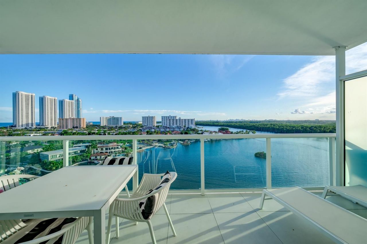 Flat in Miami, USA, 160 m² - picture 1